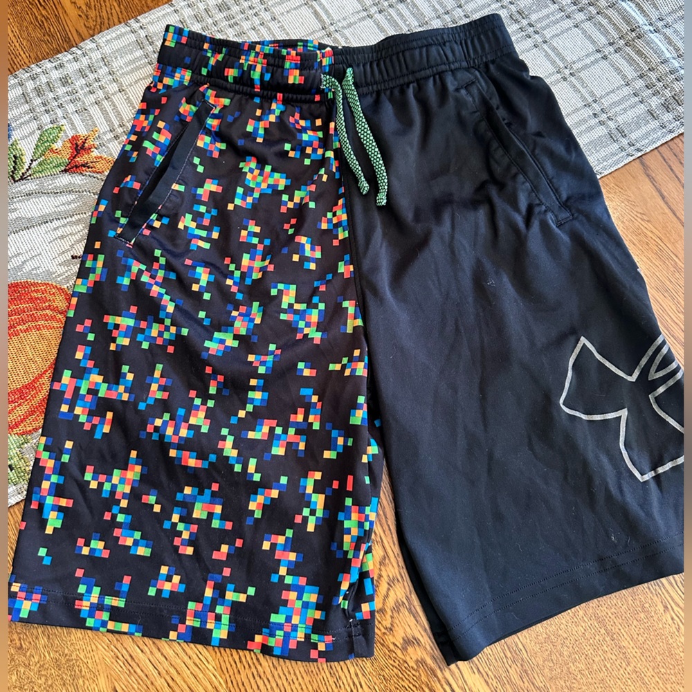 Under Armour Shorts Boys Size M